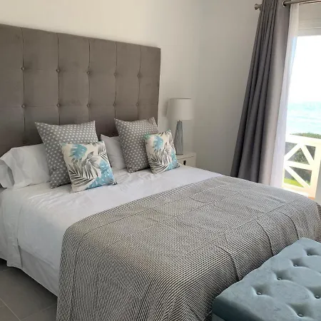 En Playa Santo Tomas