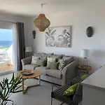 En Playa Santo Tomas إيس ميغخورن غران
